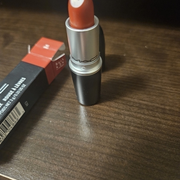 MAC Matte Lipstick in Chili (NIB) - Picture 6 of 6